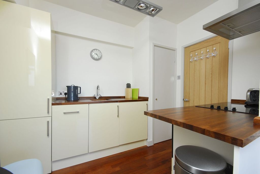 Property photo 3 of 32