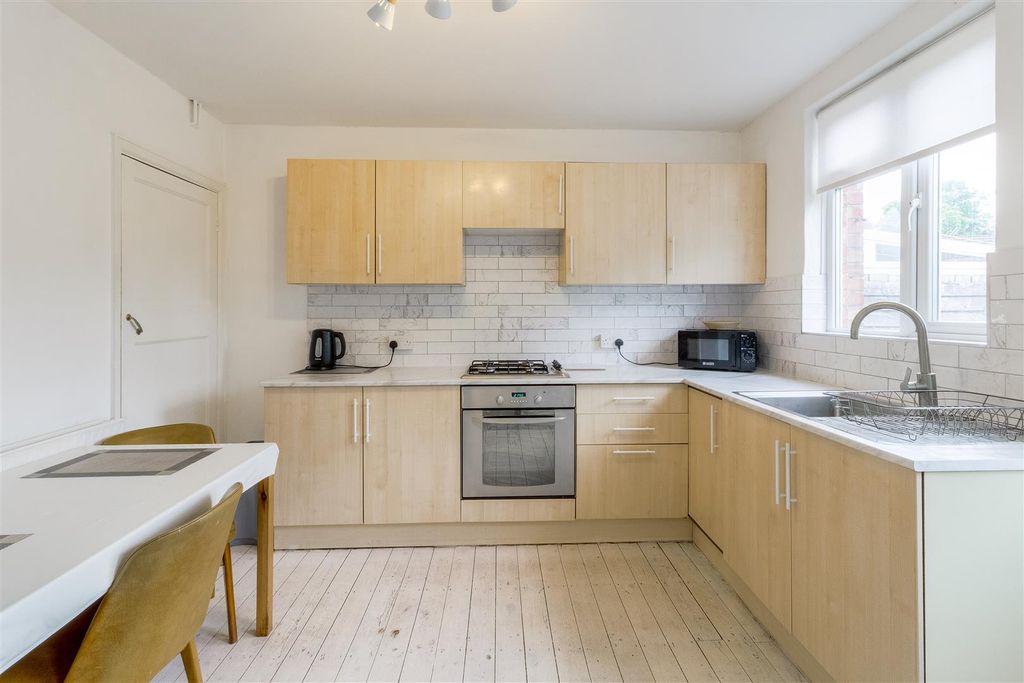 Property photo 3 of 8 Kitchen - 004.Jpg
