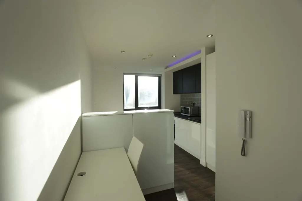 Apartment in Sheffield, Moorfoot, Broomhall - View 3