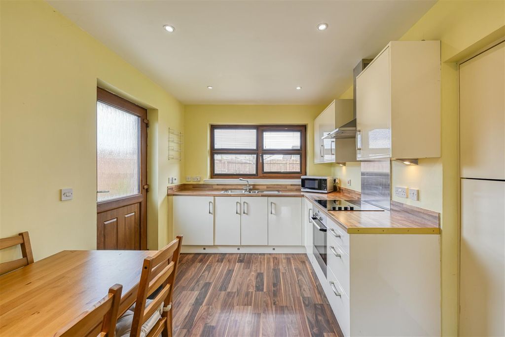 Property photo 2 of 10 Kitchen