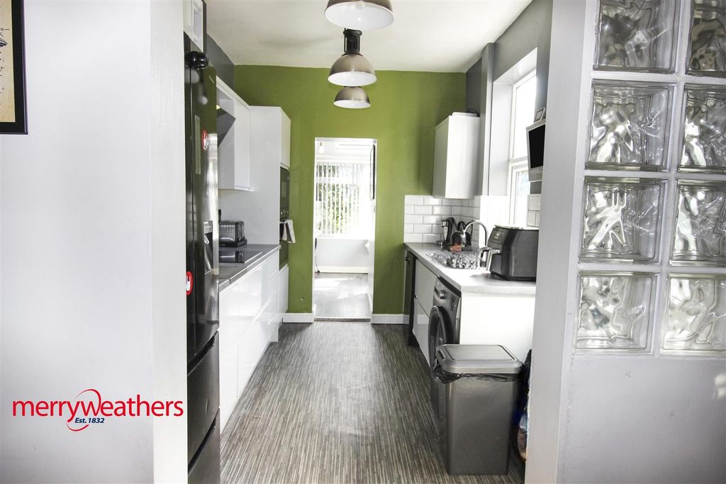 Property photo 3 of 21 Kitchen