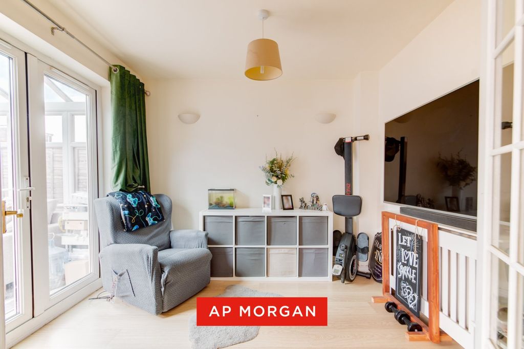 Property photo 3 of 22 Picture No. 16