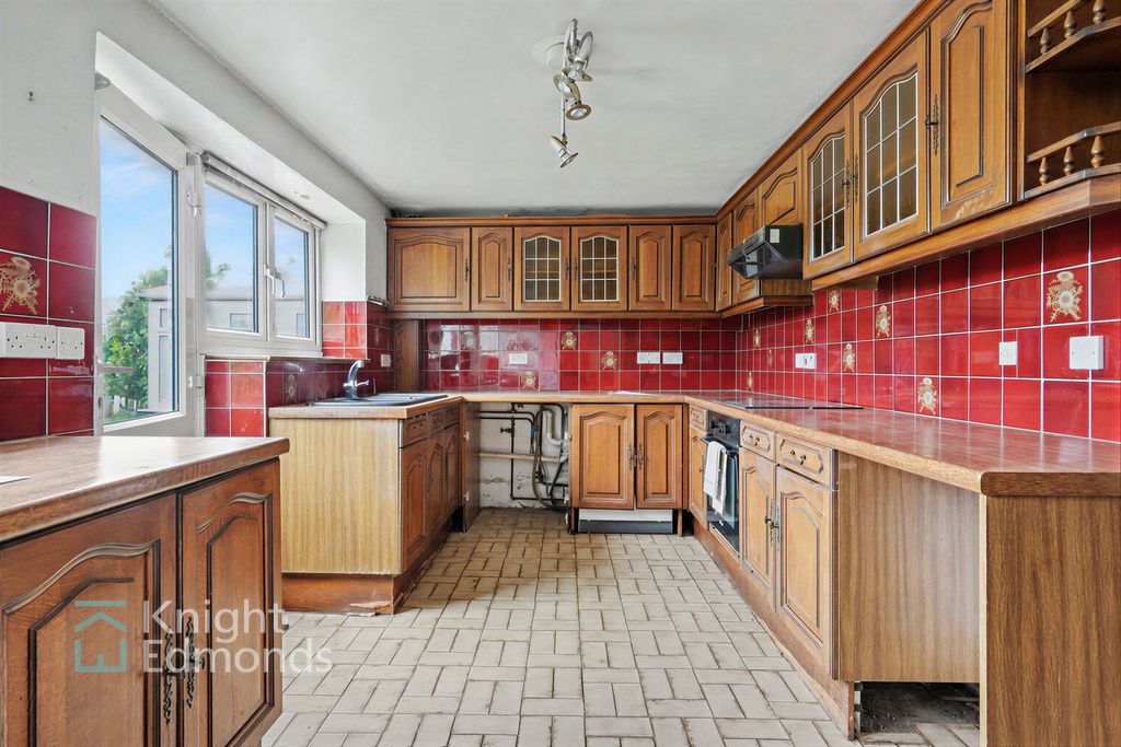 Property photo 2 of 23 Kitchen