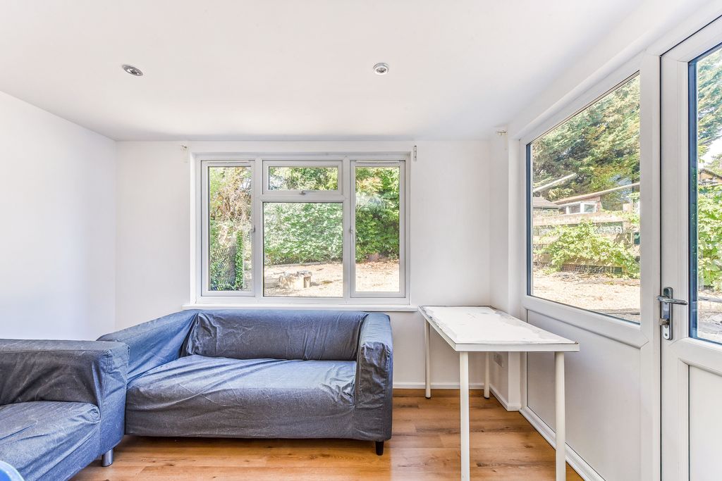Property photo 3 of 14 4