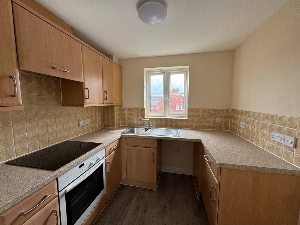 Property photo 2 of 7 Kitchen