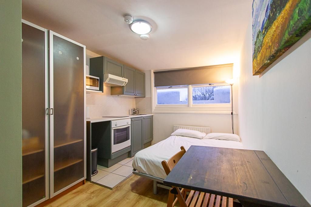Property photo 1 of 5 Studio To Rent