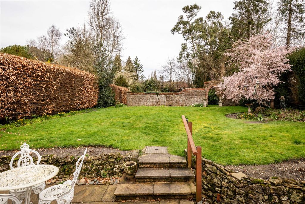 Property photo 2 of 26