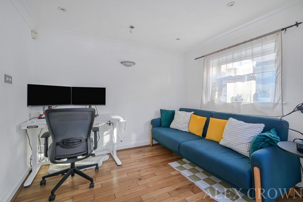 Property photo 3 of 24