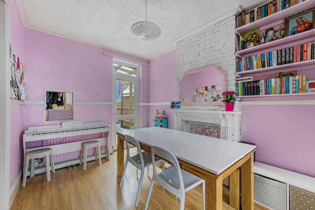 Property photo 3 of 15 Dining Area