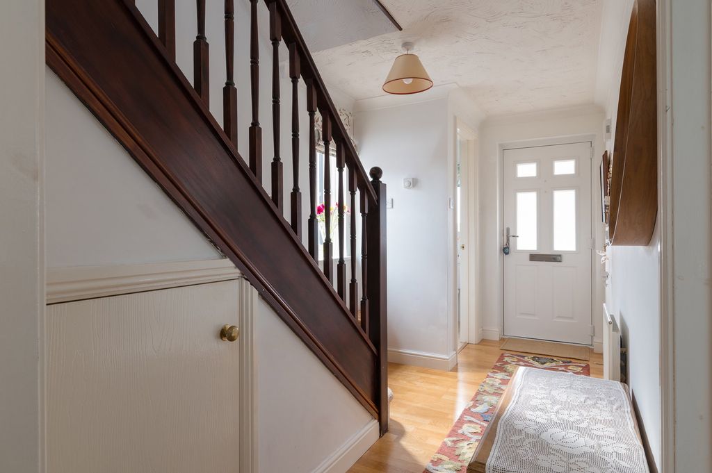 Property photo 2 of 25