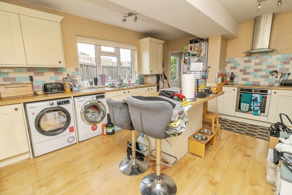 Property photo 2 of 17 Photo