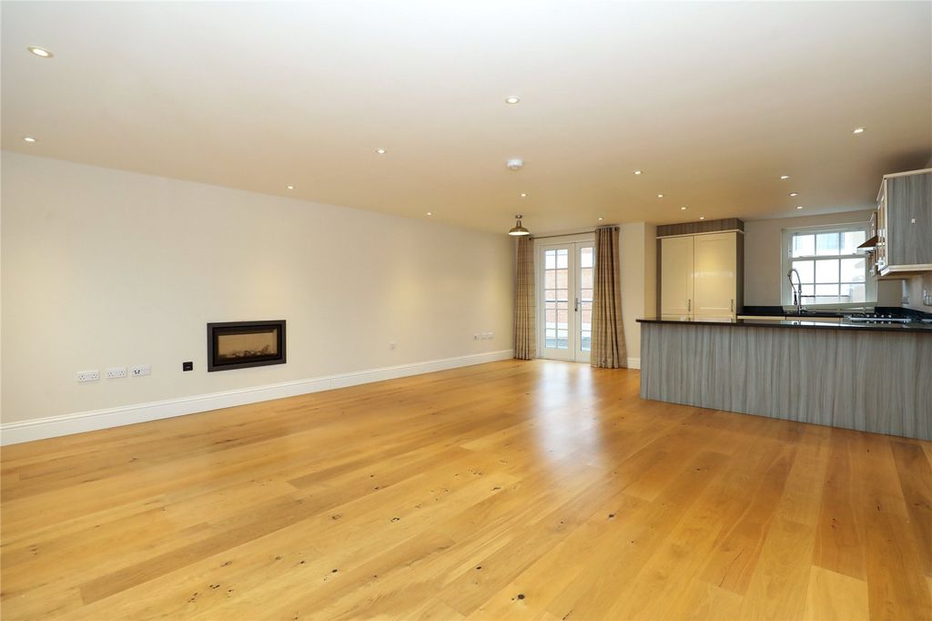 Property photo 3 of 16 Picture No. 18