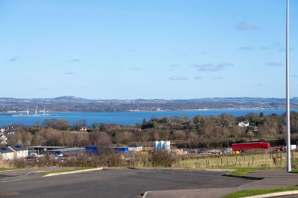 Property photo 3 of 28