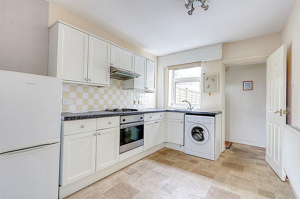 Property photo 2 of 7 Kitchen