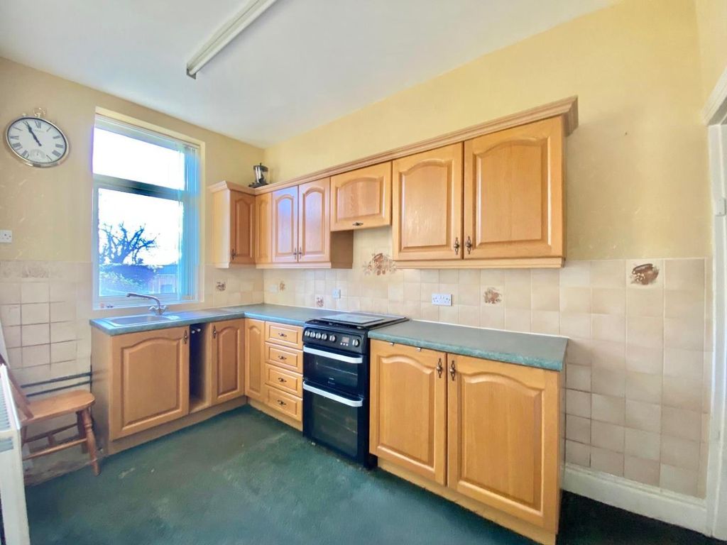 Property photo 3 of 14 Kitchen