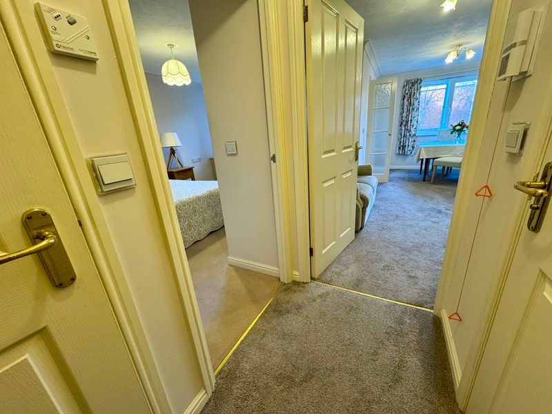 Property photo 2 of 18 Hallway