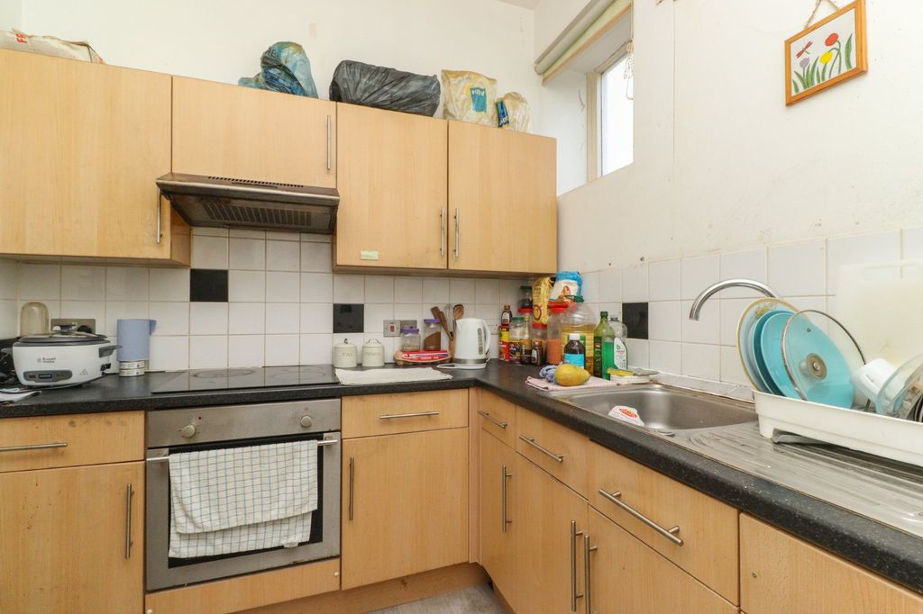 Property photo 3 of 8 Picture 3