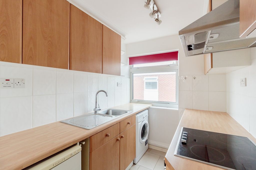 Property photo 2 of 8 Kitchen