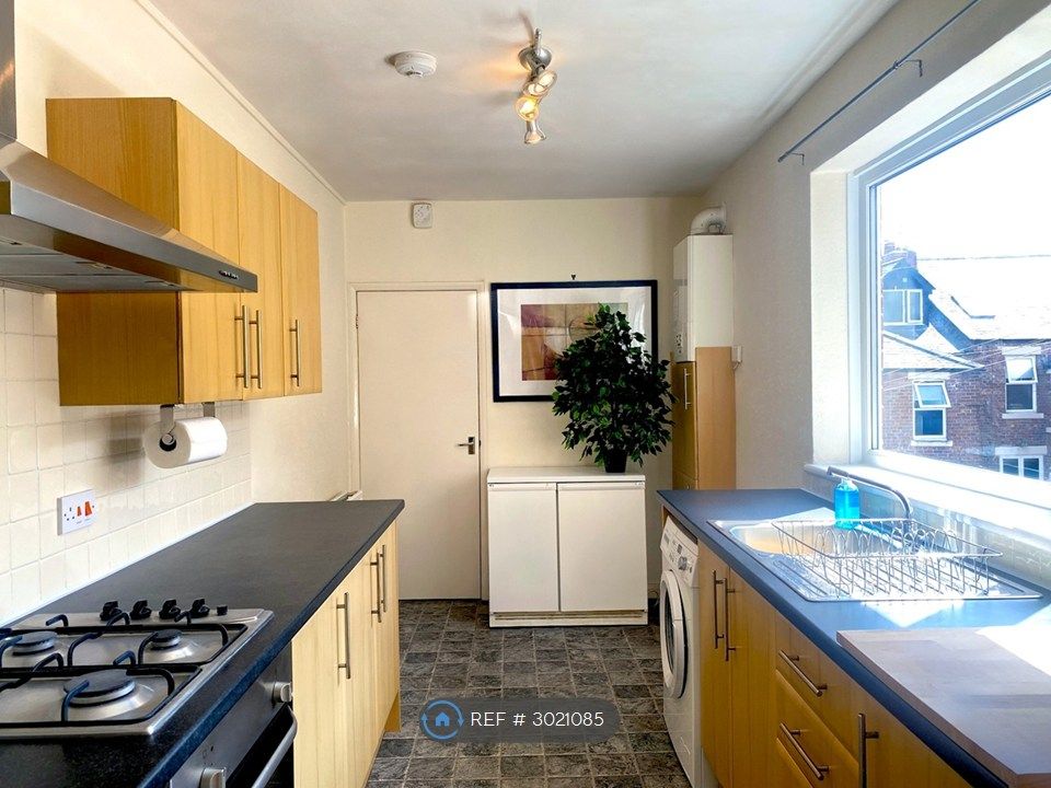 Property photo 2 of 8 Kitchen