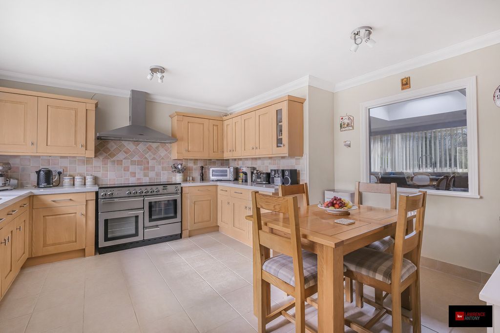 Property photo 3 of 46
