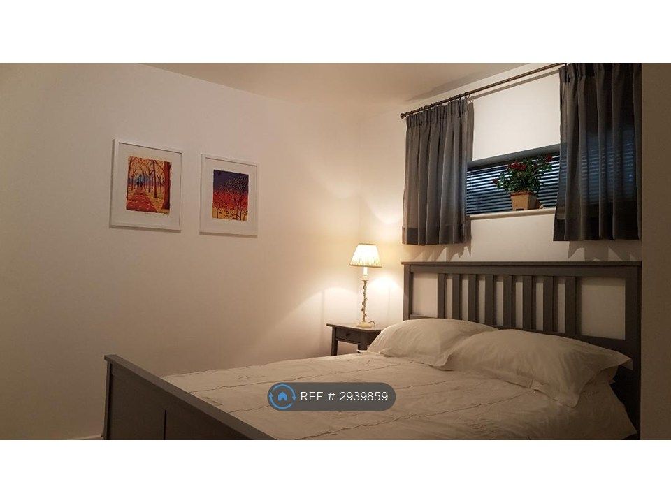 Property photo 3 of 19 Bedroom With King Size Bed