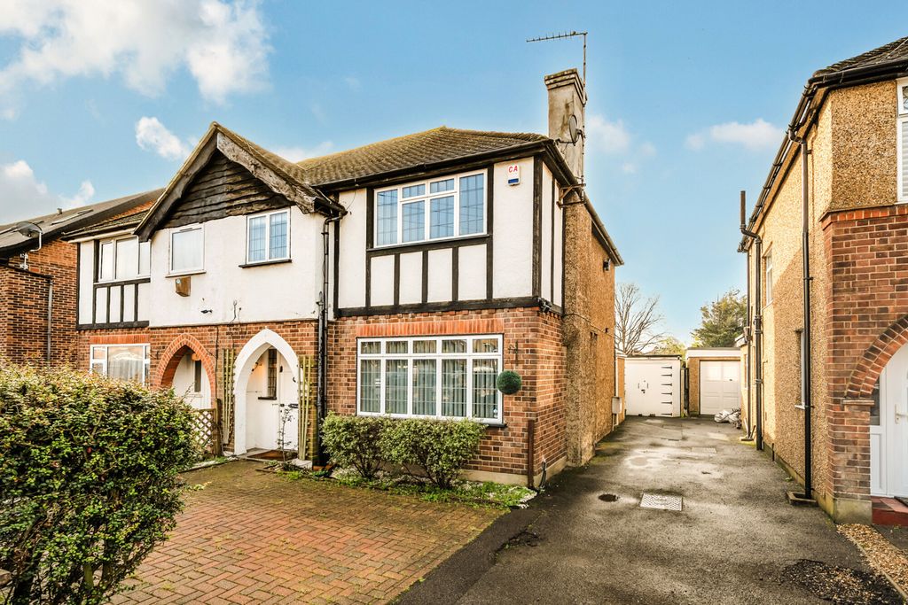 Property photo 1 of 20 1405171-18-697Cbb...