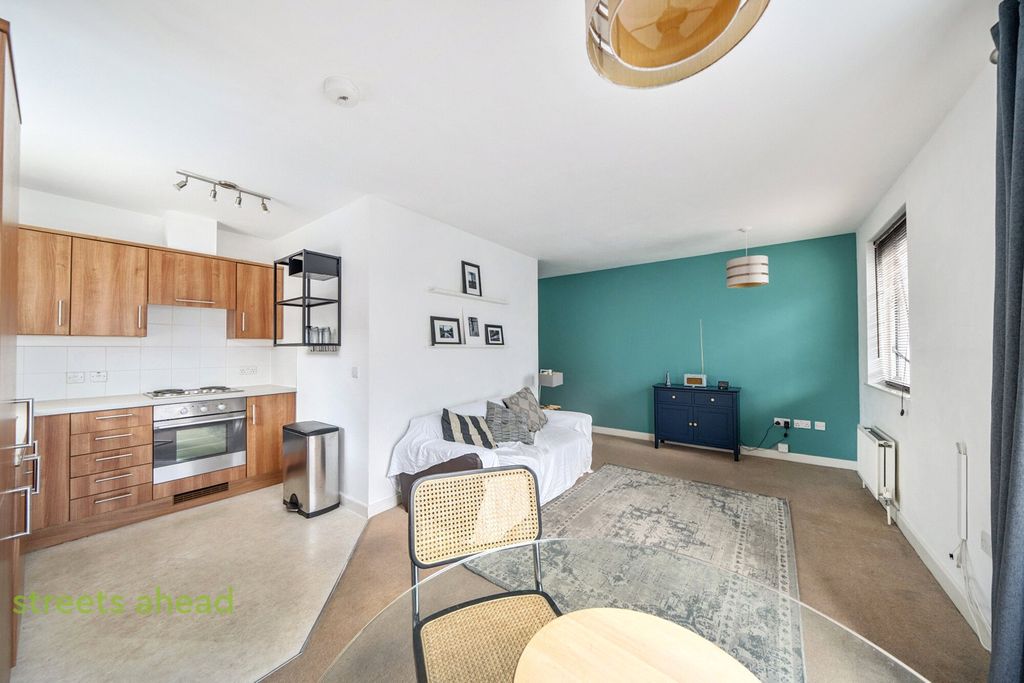 Property photo 2 of 15 01655A6F-0384-456...