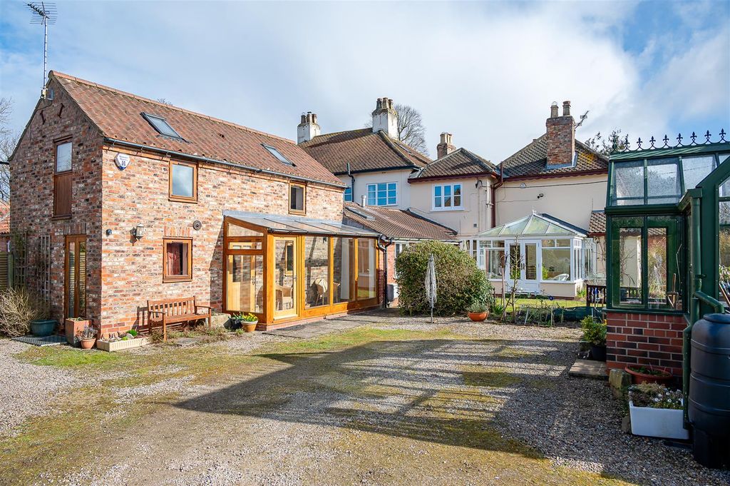 Property photo 3 of 35 Sycamore Barn/Annexe