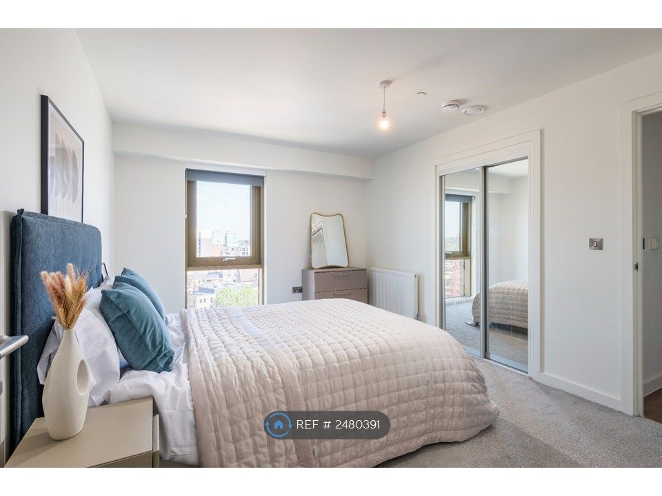 Property photo 1 of 16 Main Bedroom