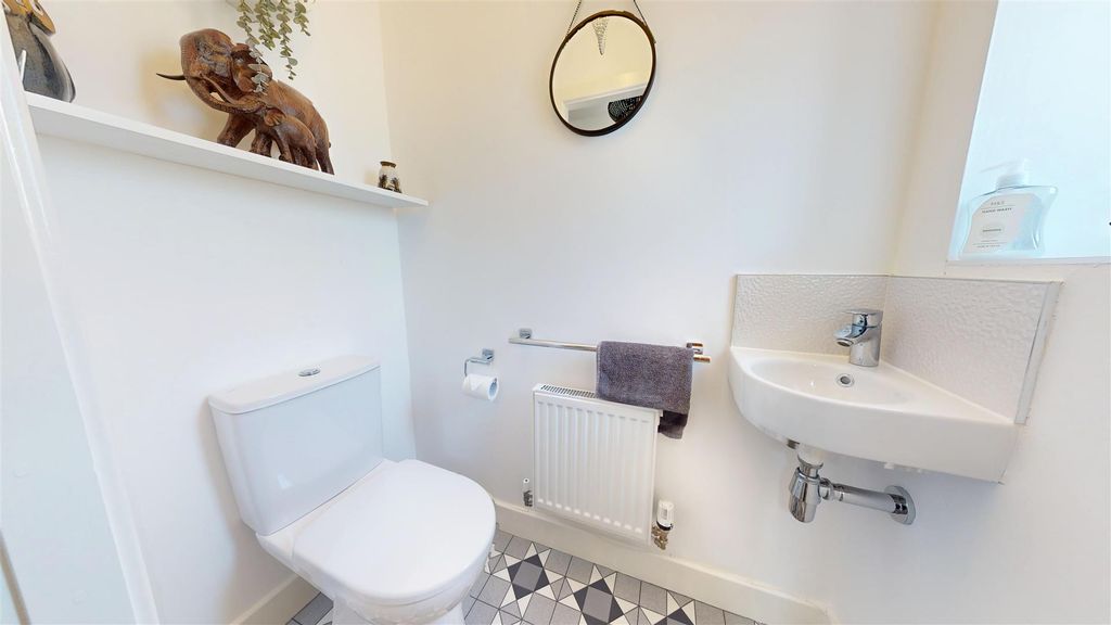 Property photo 3 of 34 Tatton Way WC