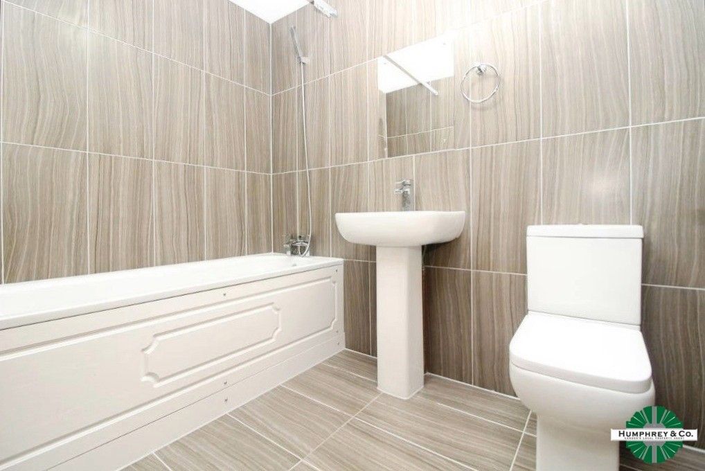 Property photo 2 of 5 Pbox-Bathroom-330725.Jpg