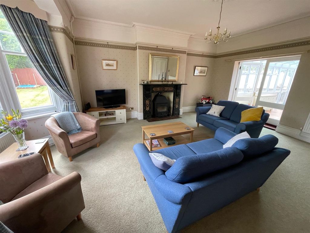 Property photo 2 of 22