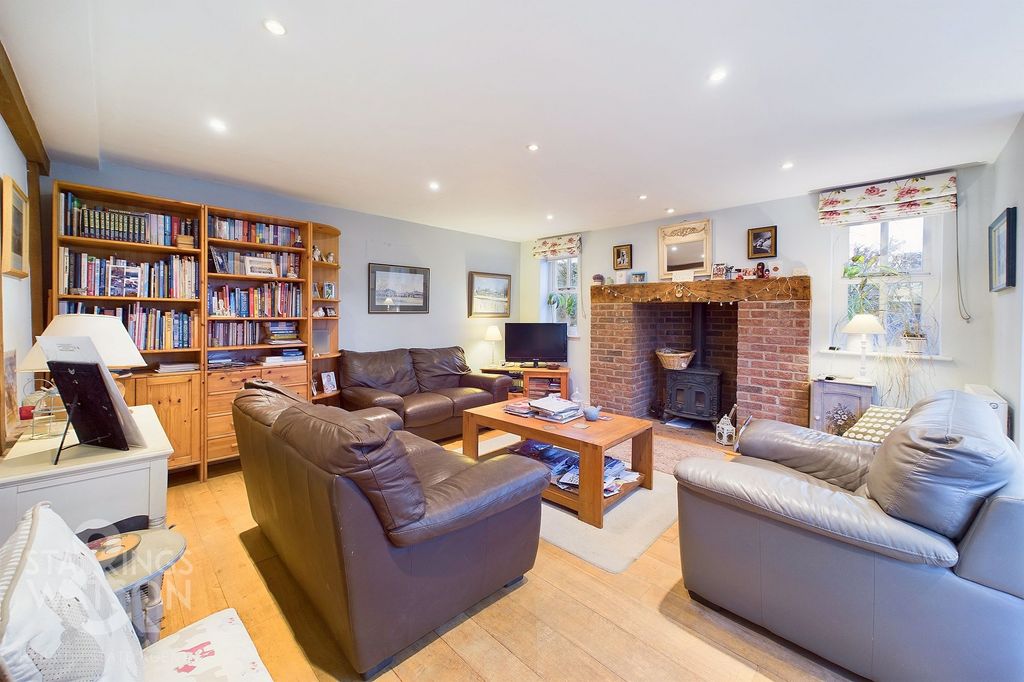 Property photo 2 of 22