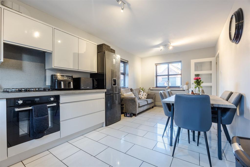 Property photo 2 of 15 Kitchen Diner