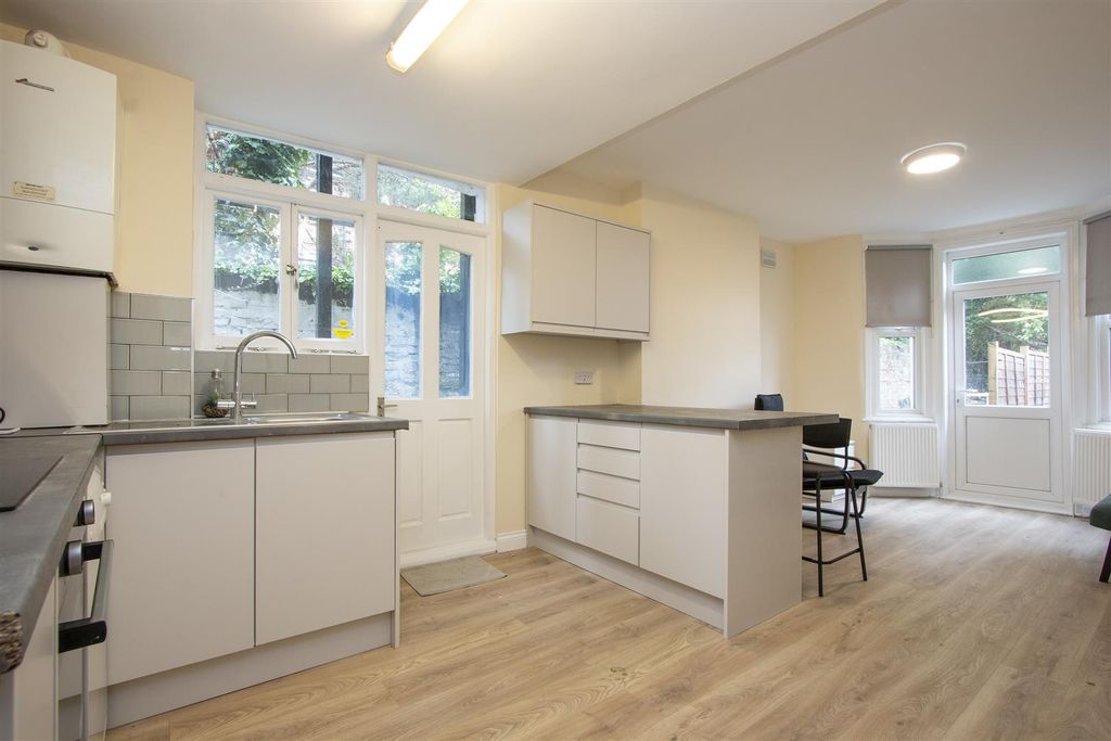 Property photo 2 of 8 1 Maybury Street Sw17 Kitchen 2.Jpg