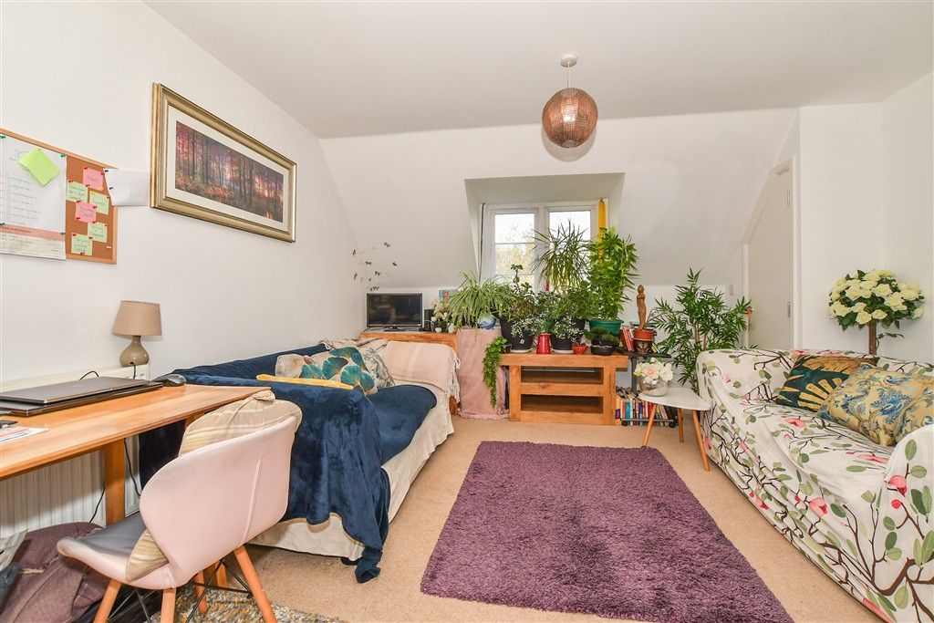 Property photo 3 of 11 Lounge Area