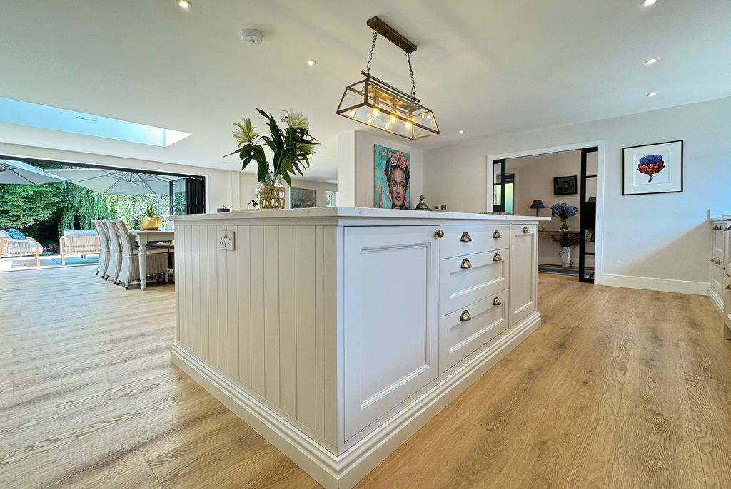 Property photo 3 of 30 5 Tg Kitchen Island