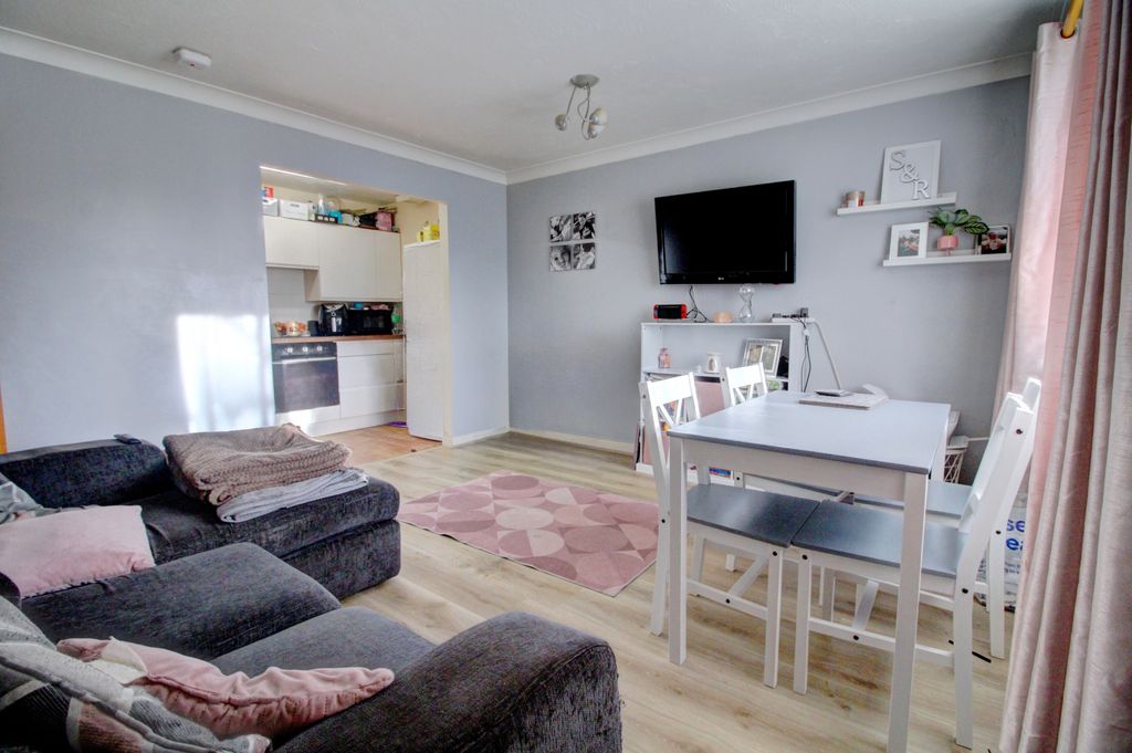 Property photo 2 of 9 Picture No. 23