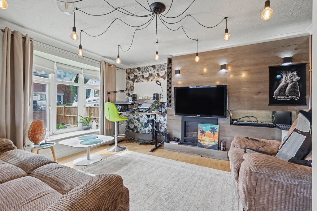 Property photo 2 of 12 5164233