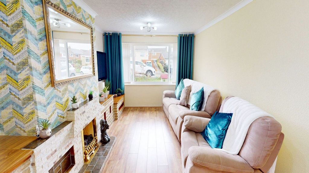 Property photo 3 of 15 Lounge