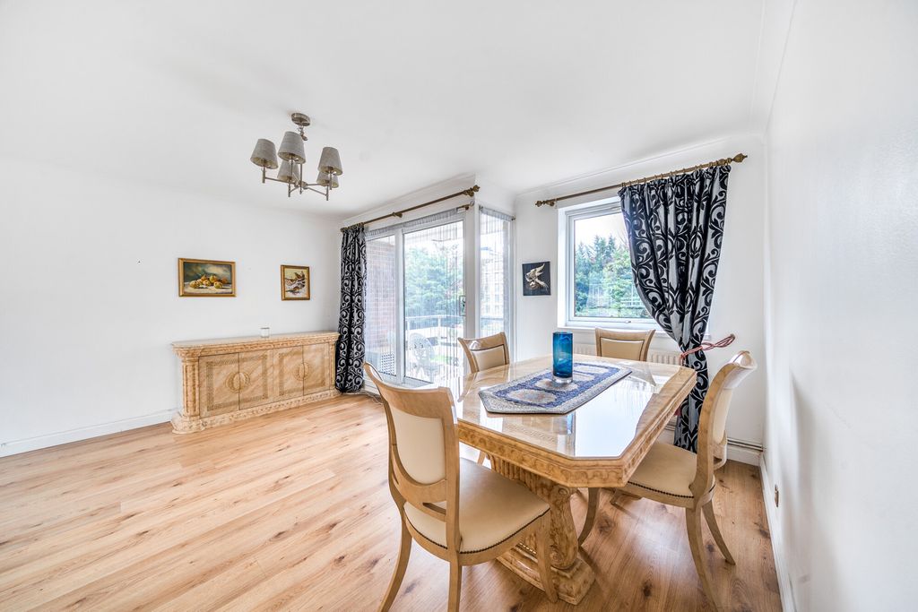 Property photo 2 of 11 1382301-7-691d9d9...