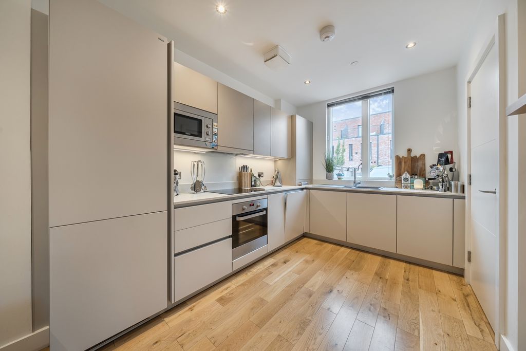 Property photo 3 of 13 1355769-15-68c8038ce1B61