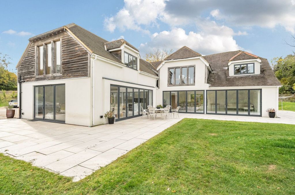 Property photo 1 of 12 Photograph 1