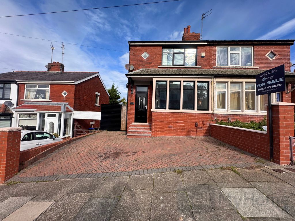 Property photo 1 of 18 External