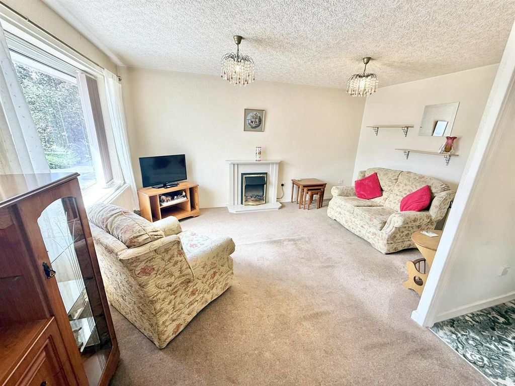 Property photo 2 of 10 Lounge