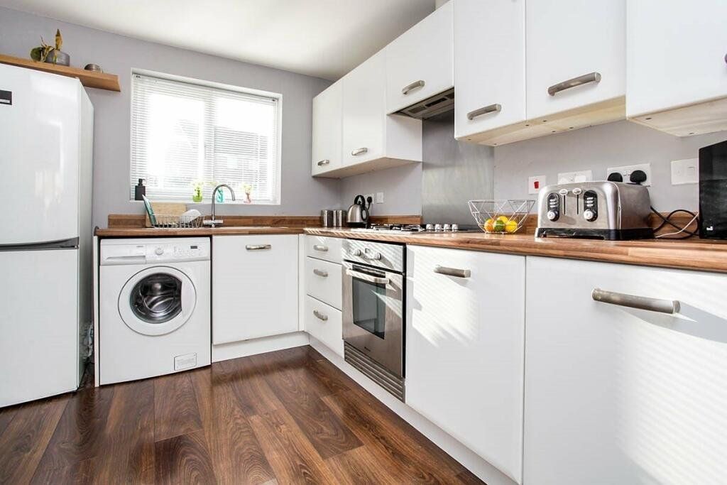 Property photo 2 of 9 Kitchen