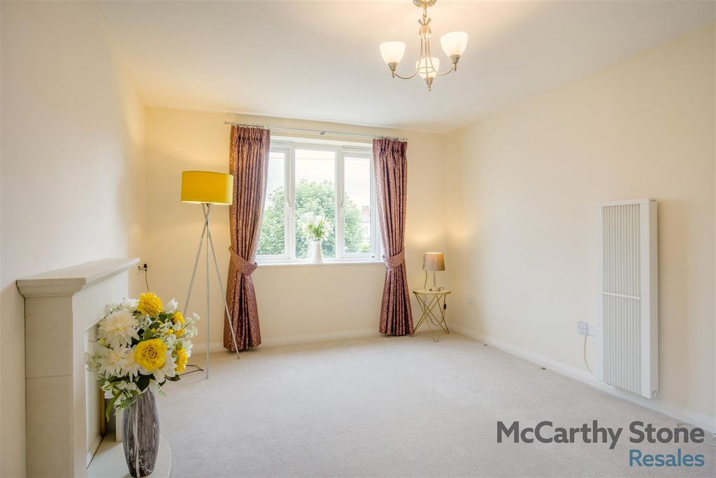 Property photo 3 of 16 8693630-Interior05.Jpg