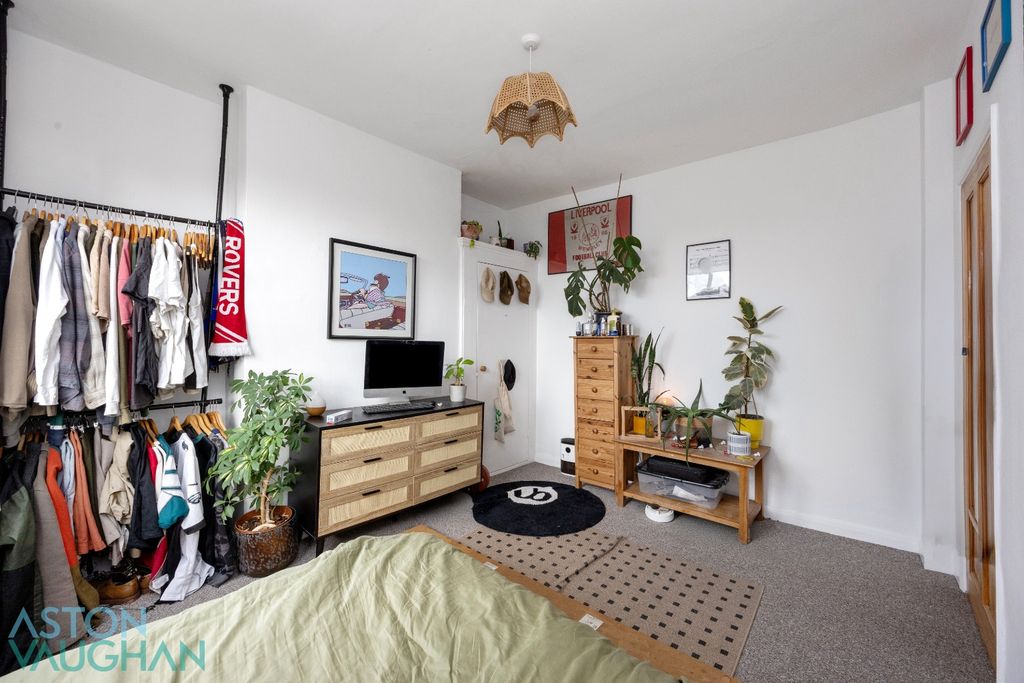 Property photo 3 of 11 5455052