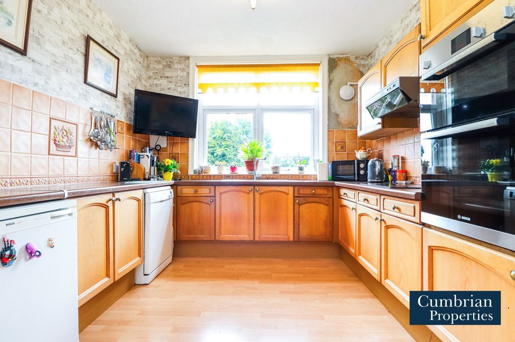 Property photo 2 of 29 Kitchen