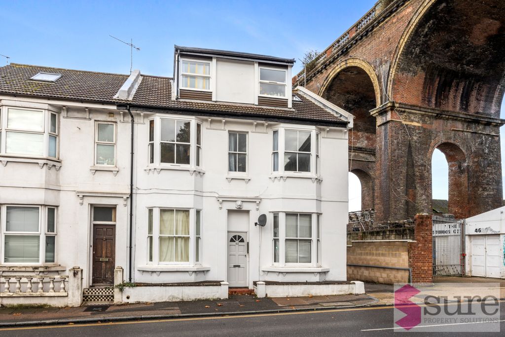 Property photo 1 of 17 Beaconsfield Road, 63, Flat 4-020-1